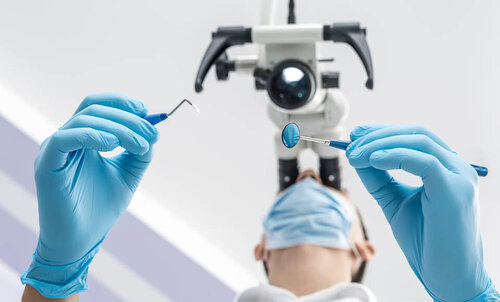 Microscopio odontoiatrico